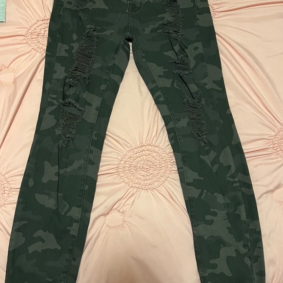 🌸A bundle of ladies jeans 👖 clothes are name brand 😊 - Picture 9 of 16